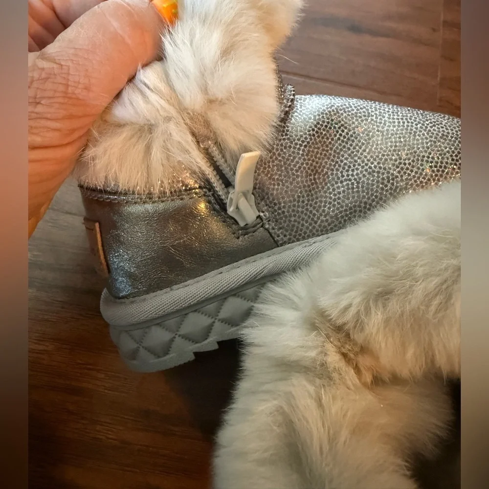 NWOT Doe A Dear Silver Glitter and White Fur Lined BootsSize 9.5